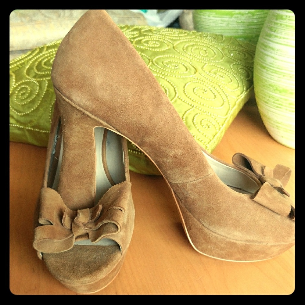NWOT Franco Sarto Collection Suede Platform Bow